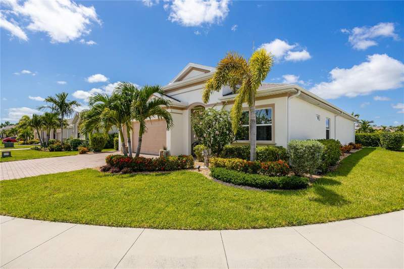 3 bedroom Single Family Residence at 3286 Baravaldo Circle, Entrada C1-C13 R-1 L1-L10 01 02, Cape Coral — photo 4