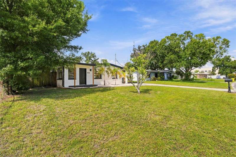 3 bedroom Single Family Residence at 8862 Robin Road, Cross Bayou Estates 2nd Add, Seminole — photo 2