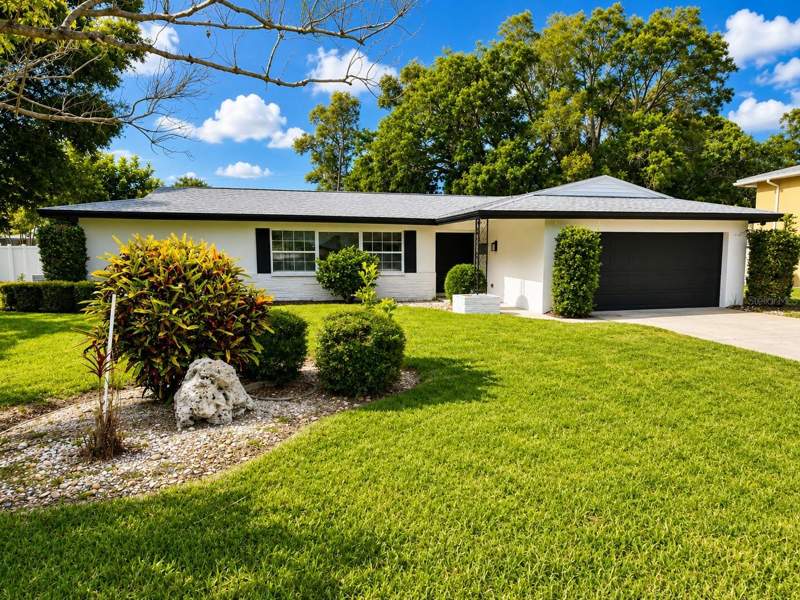 4 bedroom Single Family Residence at 810 Allamanda Drive, Harbor Bluffs Sec 3, Largo — photo 2