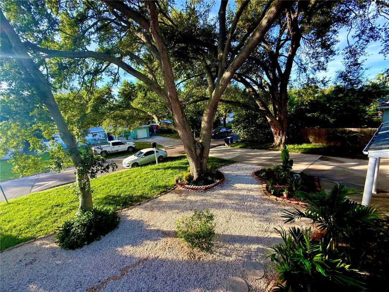 5 bedroom Single Family Residence at 1557 Robinson Drive, Jungle Country Club 4th Add, St Petersburg — photo 3