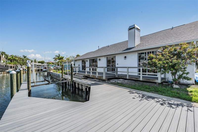 3 bedroom Single Family Residence at 2127 Lagoon Drive, Harbor View Villas 4th Add, Dunedin — photo 2