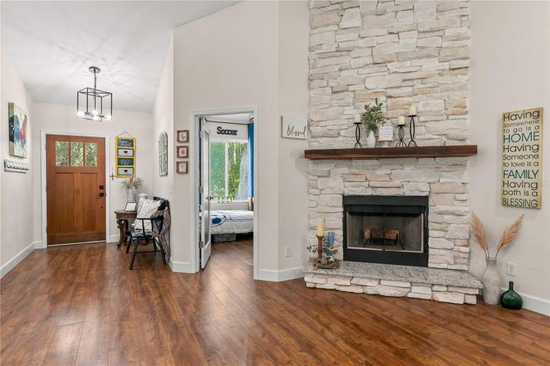 4 bedroom Single Family Residence at 218 Whitcomb Drive, Geneva, Geneva — photo 4
