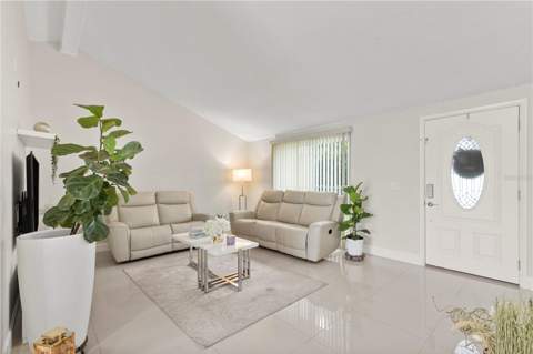 10112 Enchanted Oaks Court, Tampa FL - photo 16 of 36