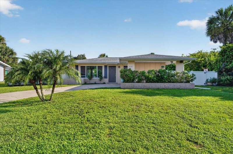 2 bedroom Single Family Residence at 20286 Benton Avenue, Port Charlotte Sec 018, Port Charlotte — photo 1