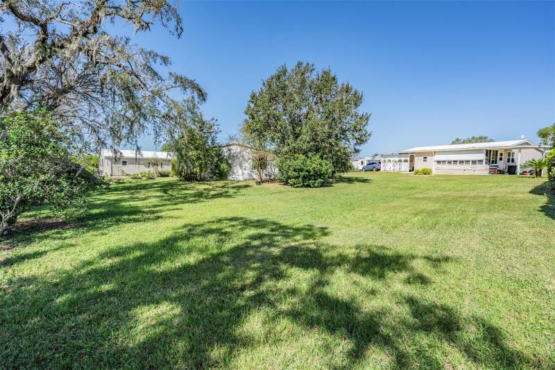 3 bedroom Manufactured Home at 37700 Neukom Avenue, Grand Horizons, Zephyrhills — photo 2