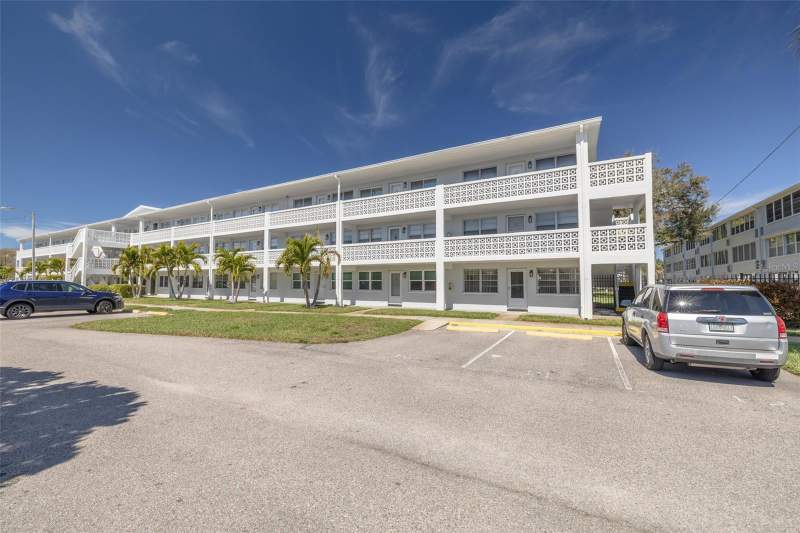 1 bedroom Condominium at 1001 77th Avenue #112, Winston Gateway Assoc Inc Condo, St Petersburg — photo 2