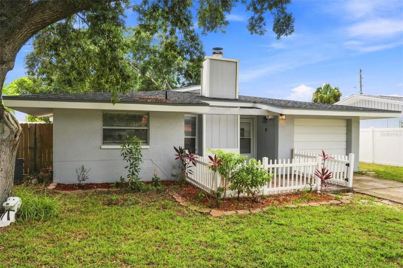 2 bedroom Single Family Residence at 1680 Pinehurst Road, Suemar Sub 2nd Add, Dunedin — photo 3