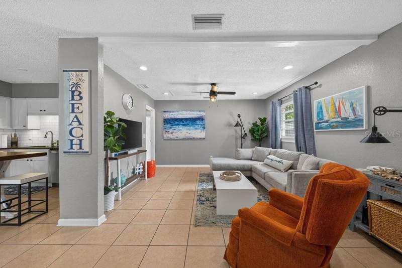 2 bedroom Single Family Residence at 610 1st Avenue, Roosevelt Groves, Largo — photo 2