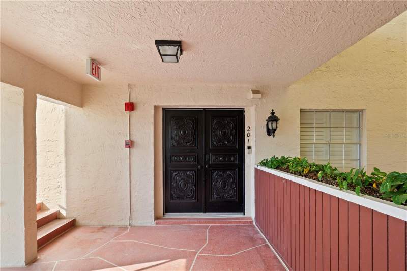 3 bedroom Condominium at 2900 GULF BOULEVARD #201, SERENO DEL SOL CONDO, BELLEAIR BEACH — photo 2