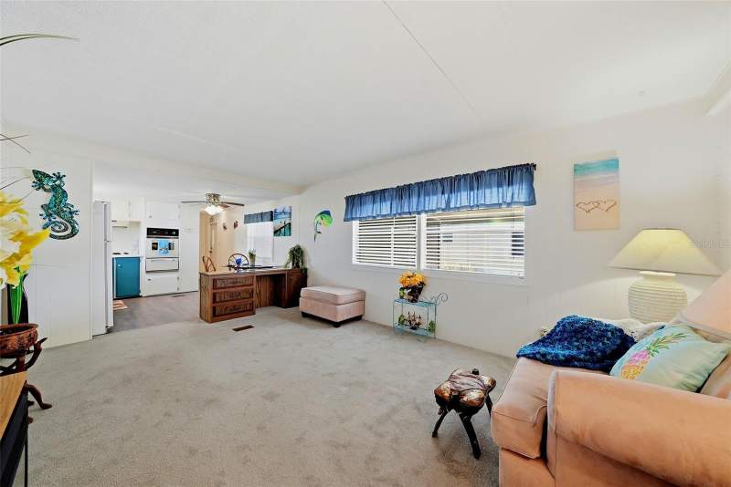 2 bedroom Mobile Home at 12116 Horseshoe Lane, Ponderosa Park, Hudson — photo 3