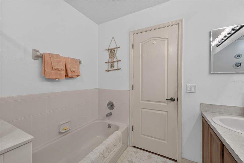 4 bedroom Single Family Residence at 500 Waterscape Way, Waterford Lakes Tr N24, Orlando — photo 5
