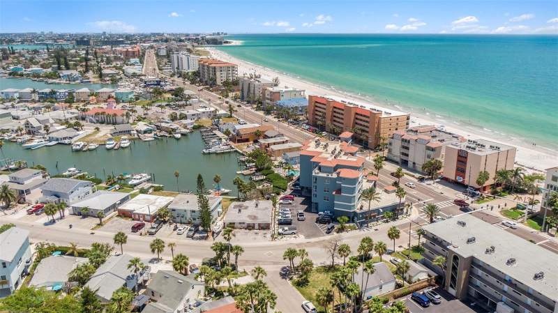 2 bedroom Condo - Hotel at 13999 Gulf Boulevard #406, Skyline Of Madeira Condo, St Petersburg — photo 3