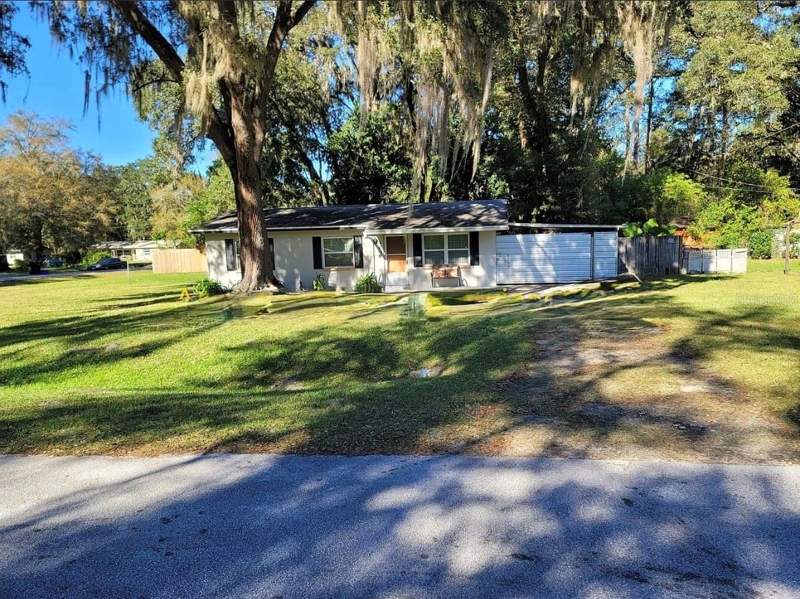 3 bedroom Single Family Residence at 4808 NE 3rd Place, Lake Ridge Sub, Gainesville — photo 2