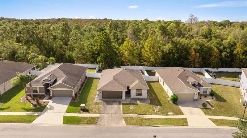 3 bedroom Single Family Residence at 18469 Waydale Loop, Briar Oaks, Hudson — photo 4