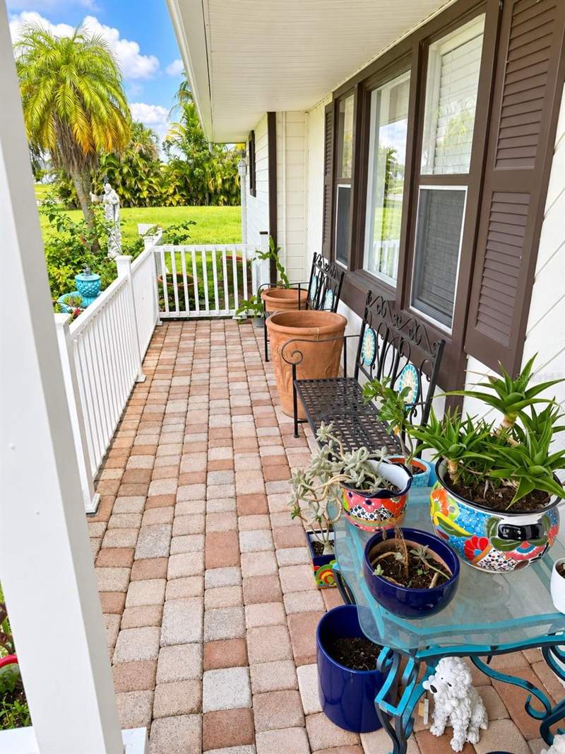 4 bedroom Single Family Residence at 2727 NE 4th Place, Cape Coral, Cape Coral — photo 2