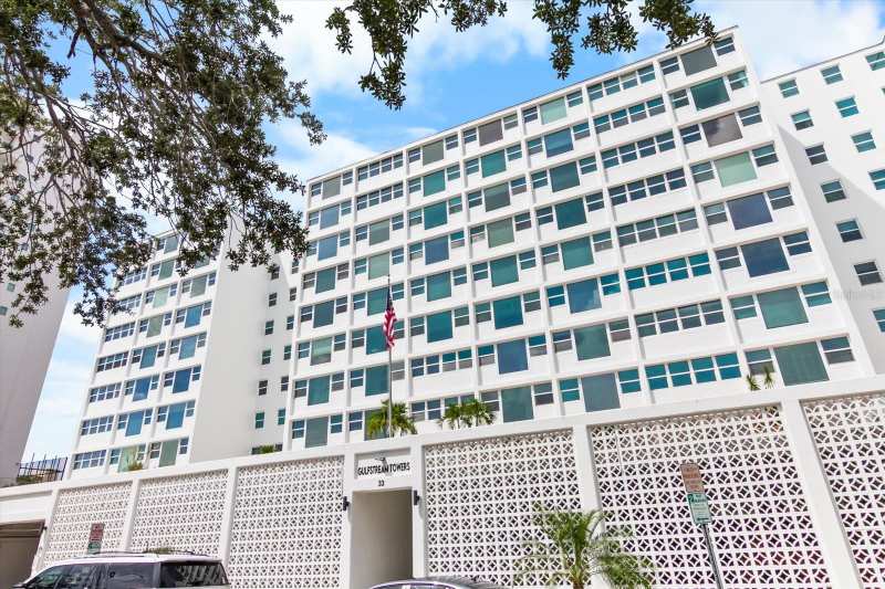 1 bedroom Condominium at 33 S Gulfstream Avenue #305, Gulfstream Towers, Sarasota — photo 1