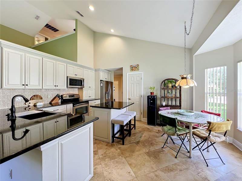 4 bedroom Single Family Residence at 14006 Lake Underhill Road, Waterford Lakes Tr N27, Orlando — photo 4