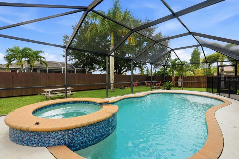 3 bedroom Single Family Residence at 304 NE 20th Terrace, Cape Coral, Cape Coral — photo 3