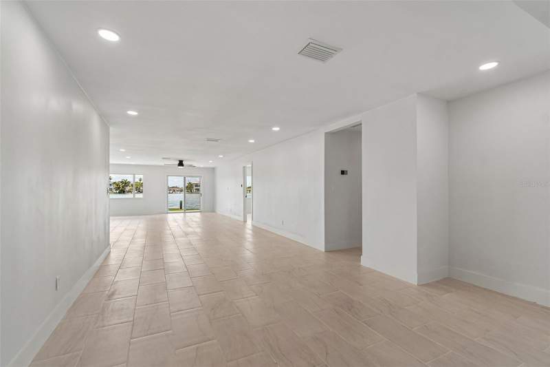 3 bedroom Single Family Residence at 10238 Tarpon Drive, Paradise Island 2nd Add, Treasure Island — photo 5