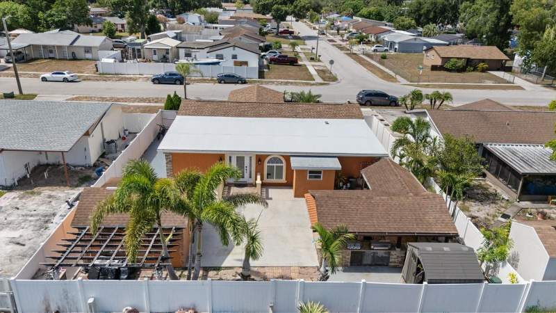 4 bedroom Single Family Residence at 8318 Drycreek Drive, Townn Country Park Unit 56, Tampa — photo 3