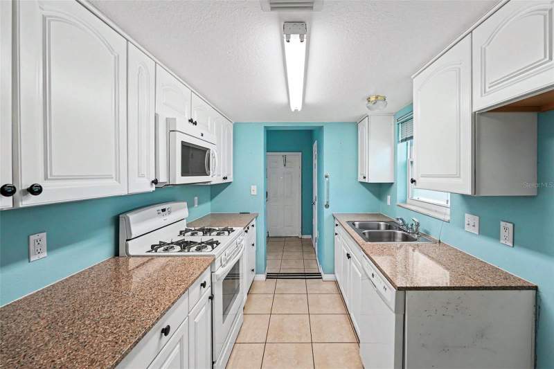 2 bedroom Condominium at 5855 18th Street #1, Town Apts Condo, St Petersburg — photo 4