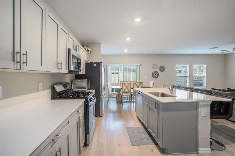 4 bedroom Single Family Residence at 12940 Hawkstone Trail Boulevard, Hinton Hawkstone Ph 2A & 2B2, Lithia — photo 3