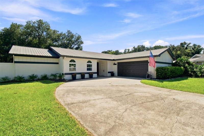 3 bedroom Single Family Residence at 7233 Woodbrook Drive, Woodbriar West, Tampa — photo 2