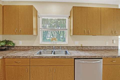 305 W Fountain Street, Fruitland Park FL - photo 12 of 38
