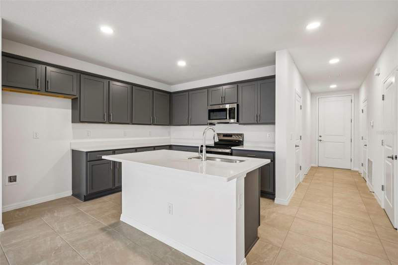 3 bedroom Townhouse at 6848 Holcombe Down Drive, Twin Oaks, Zephyrhills — photo 4
