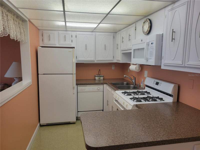 1 bedroom Condominium at 9950 62nd Terrace #417, Long Bayou, St Petersburg — photo 2