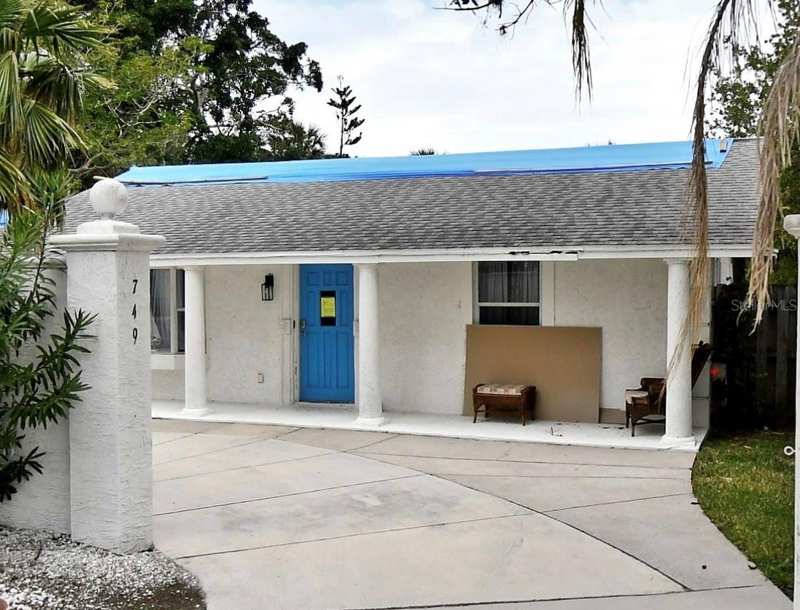 4 bedroom Single Family Residence at 749 Siesta Drive, Bay Island, Sarasota — photo 1