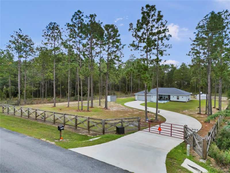 3 bedroom Single Family Residence at 23708 NW Amberjack Avenue, Rainbow Lakes Estate, Dunnellon — photo 1