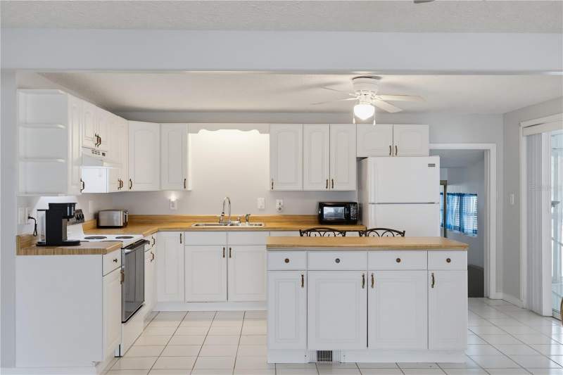 3 bedroom Mobile Home at 12305 Conde Drive, High Point Mh Sub, Brooksville — photo 5