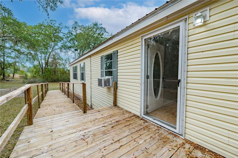 4 bedroom Manufactured Home at 19514 N County Road 225, Gainesville, Gainesville — photo 3