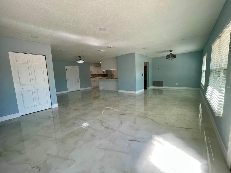 4 bedroom Single Family Residence at 8503 Woodwick Court, Townn Country Park Unit 35, Tampa — photo 2