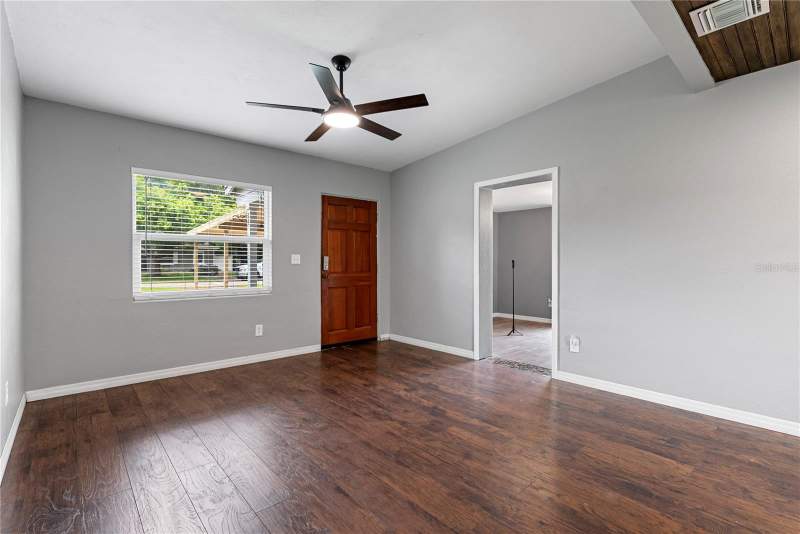 2 bedroom Single Family Residence at 460 E 3rd Street, North Chuluota, Chuluota — photo 4