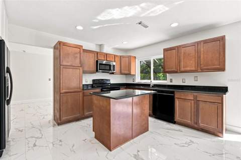 7233 Woodbrook Drive, Tampa FL - photo 18 of 57