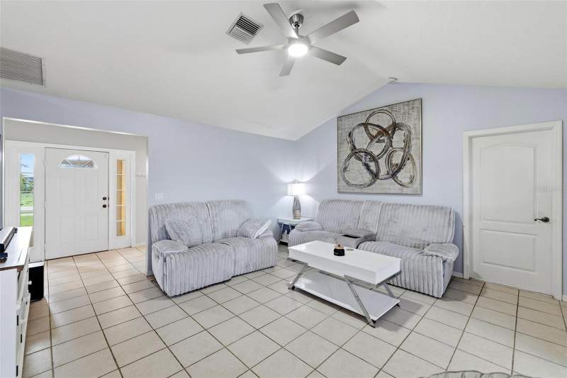3 bedroom Single Family Residence at 9910 Gulfstream Boulevard, Port Charlotte Sec 074, Englewood — photo 4