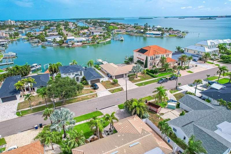 4 bedroom Single Family Residence at 340 Palm Island, Island Estates Of Clearwater Unit 6-B, Clearwater Beach — photo 4