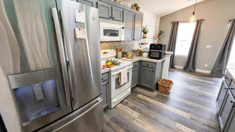 5 bedroom Single Family Residence at 664 Brockton Drive, Poinciana Village 2 Nbhd 3, Kissimmee — photo 5