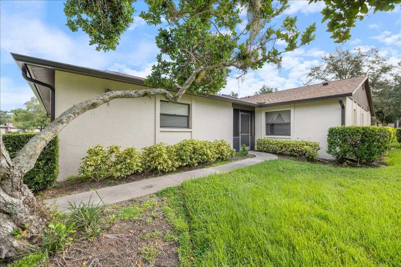 2 bedroom Villa at 462 Oak Hill Circle #5, Village Oaks Sec D, Sarasota — photo 1