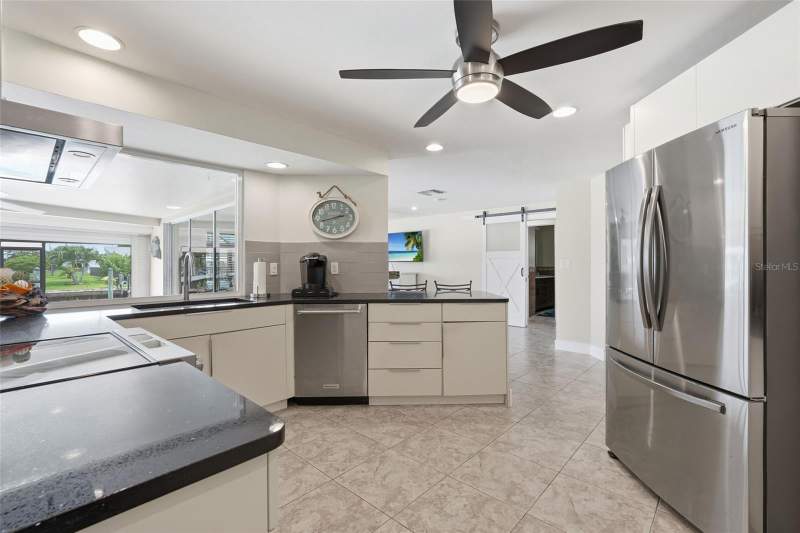 3 bedroom Single Family Residence at 418 Avalon Drive, Cape Coral, Cape Coral — photo 5