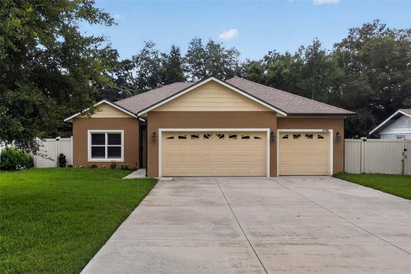 2 bedroom Single Family Residence at 27728 Lisa Drive, Venetian Village Second Add, Tavares — photo 1