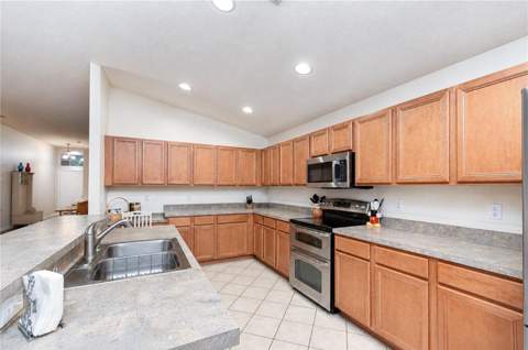6209 Gannetdale Drive, Lithia FL - photo 10 of 38
