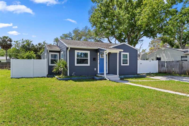 3 bedroom Single Family Residence at 824 61st Avenue, Edgemoor Estates, St Petersburg — photo 1