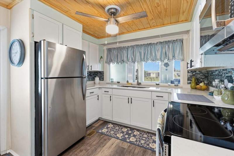 2 bedroom Manufactured Home at 1451 Blue Heron Drive, Hol Mob Estates 3rd Add, Englewood — photo 4