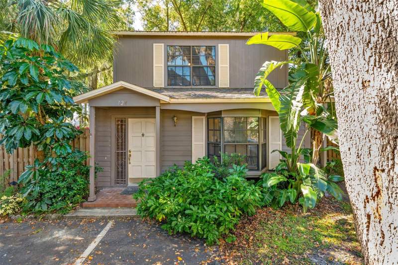Edgewater OaksHomes for Sale in Orlando, FL