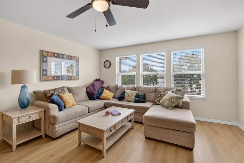 4 bedroom Single Family Residence at 6207 Magnolia Park Blvd, Magnolia Park, Riverview — photo 3