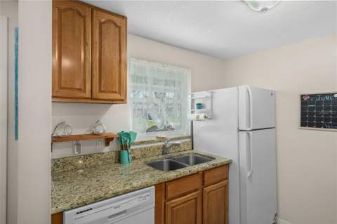 7906 Woodvine Circle, Tampa FL - photo 12 of 34