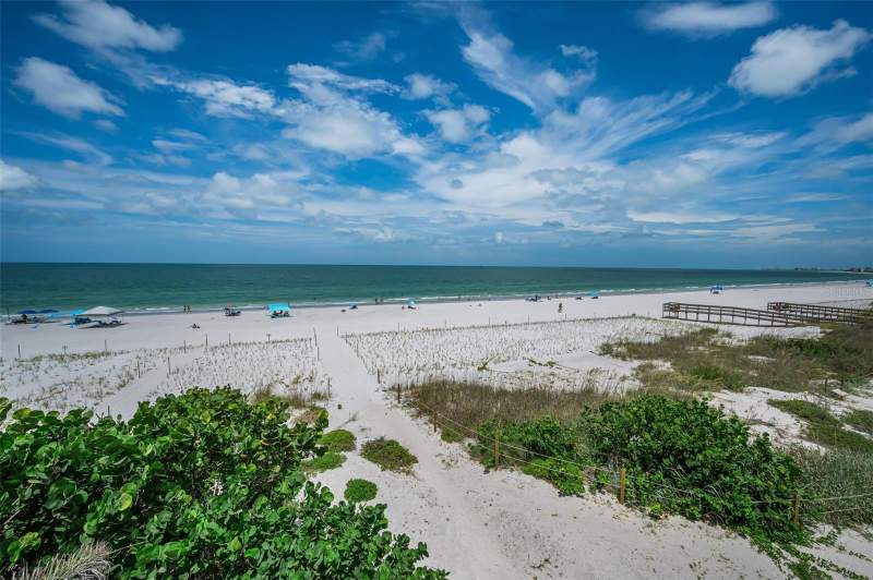 5 bedroom Single Family Residence at 9550 W Gulf Boulevard, Sawyer & Harrells 2nd Add, Treasure Island — photo 4